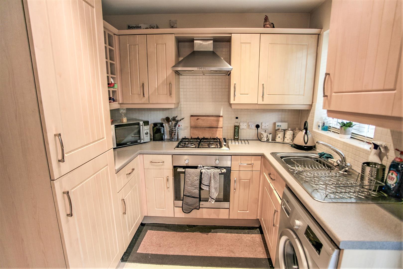 FITTED KITCHEN / DINER